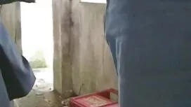 Моя сестра змушує го ...